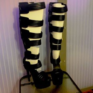 Privilege get hi, black Velcro gladiator platform